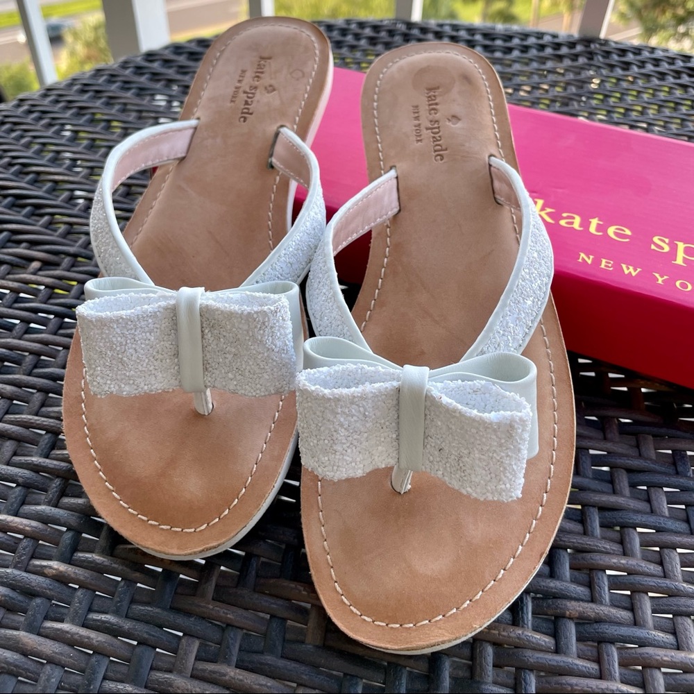 Beach wedding or bachelorette? #glitter Kate Spade White Flip Flop. #Rare. #EUC.